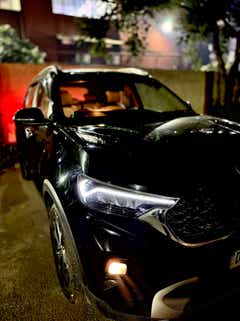 front three-quarter view of a Kia Sonet