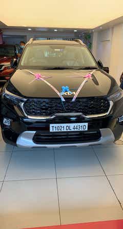 front view of a Aurora Black Pearl Kia Sonet