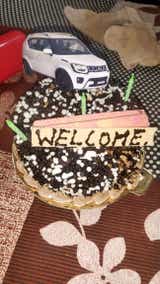 Front three-quarter view of a Maruti Suzuki Ignis cake topper