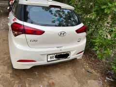 Rear view of a Atlas White Hyundai i20