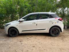 side view of a Atlas White Hyundai i20