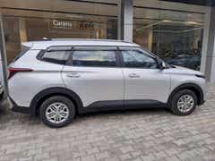 side view of a Kia Carens