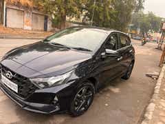 front three-quarter view of a Hyundai i20