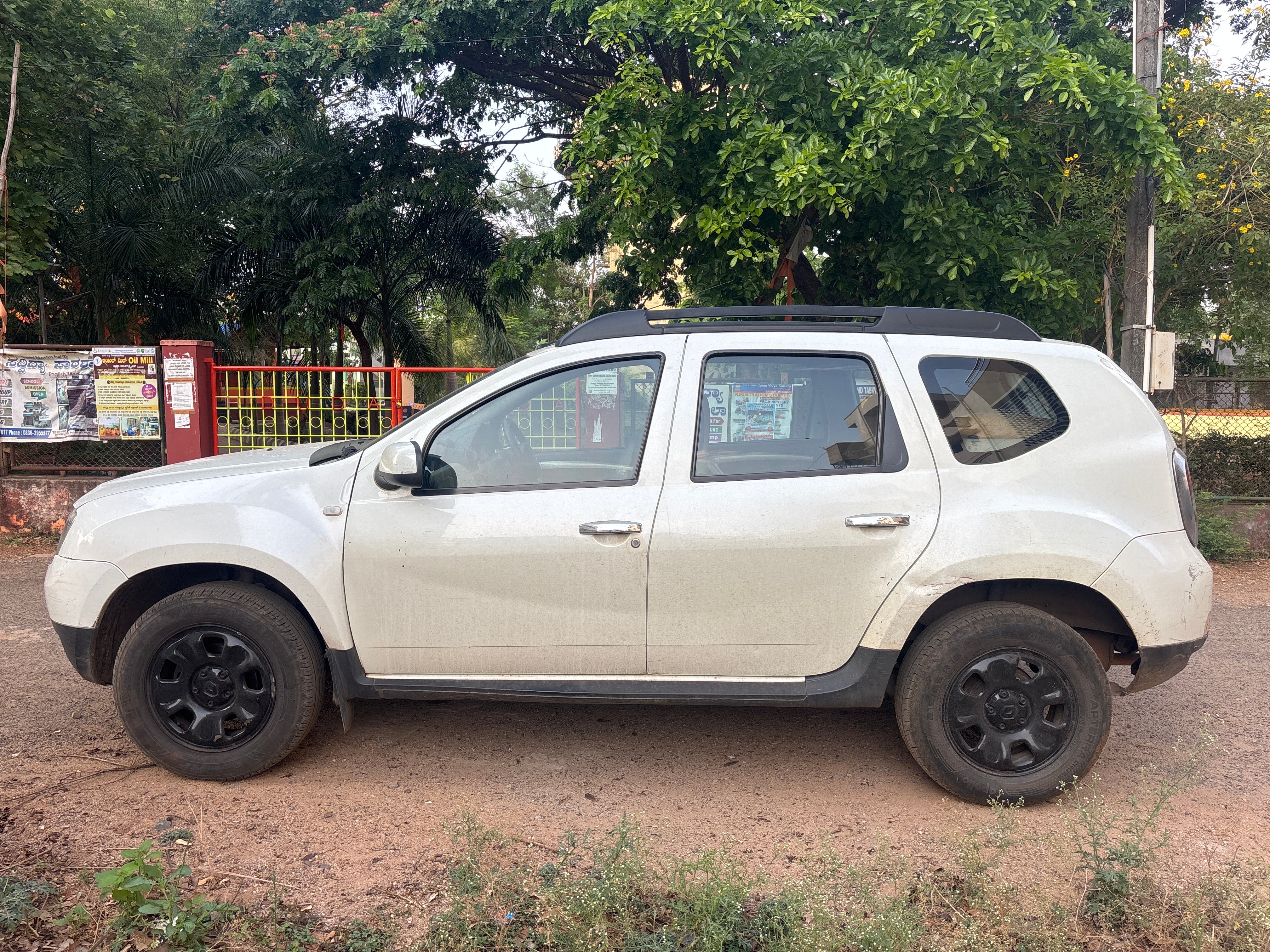 side view of a Renault Duster
