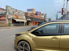 front side view of a Tata Altroz 2020-2024 parked on street