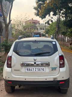 Rear view of a Renault Duster RXL