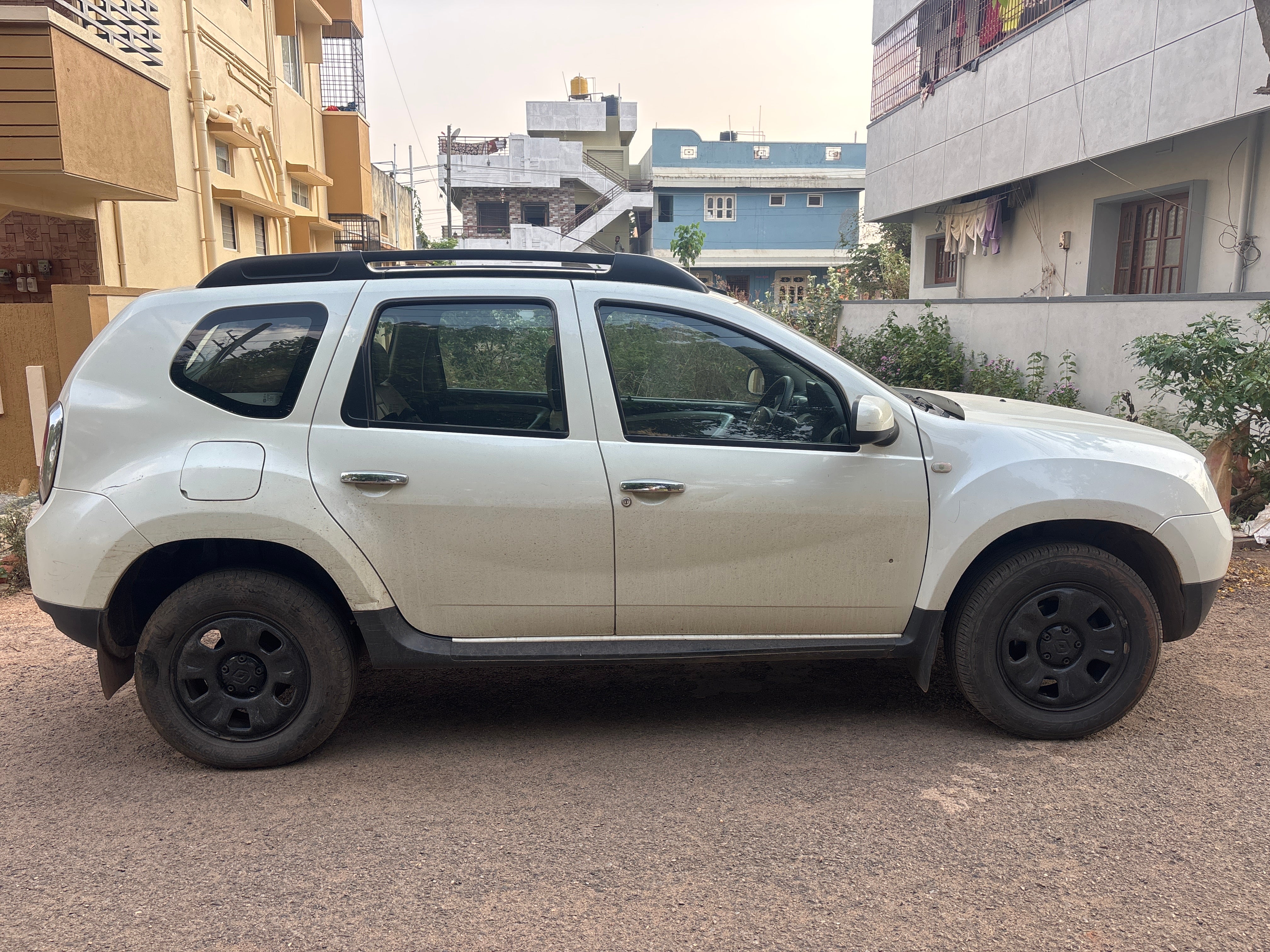 side view of a Renault Duster