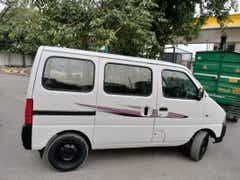 side view of a Maruti Suzuki Eeco