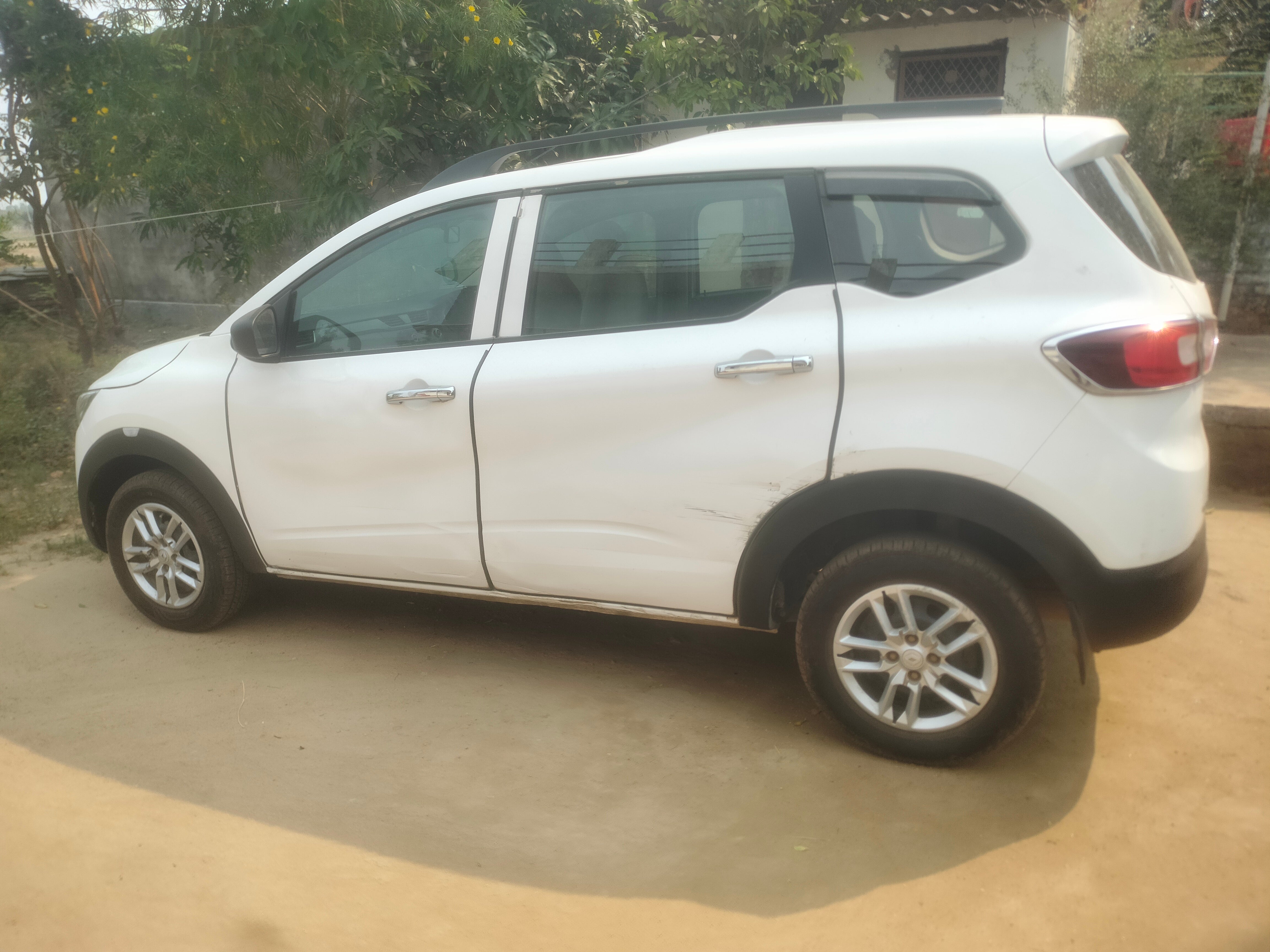 side view of a Renault Triber 2019-2024