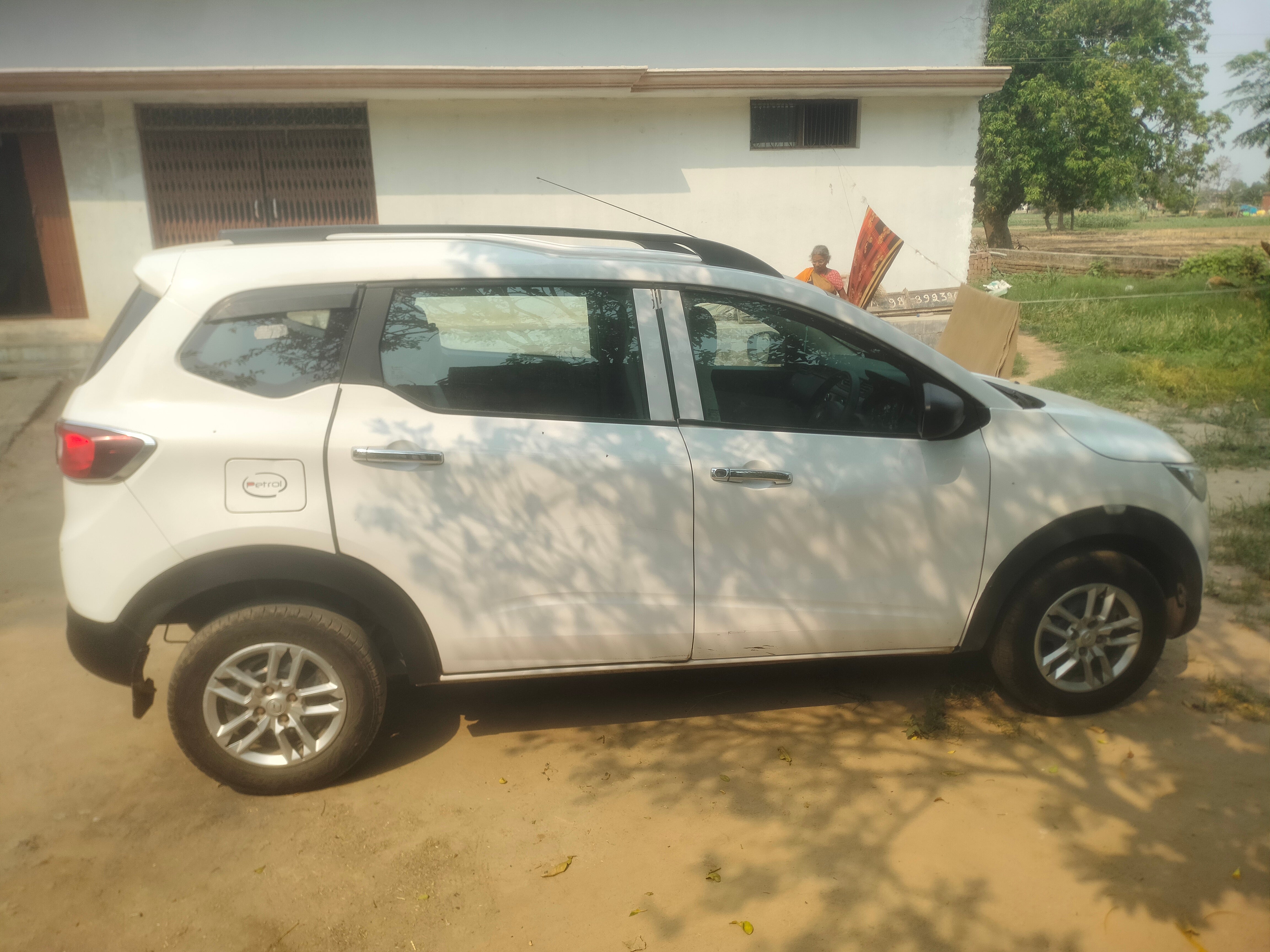 side view of a Renault Triber 2019-2024