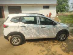 side view of a Renault Triber 2019-2024