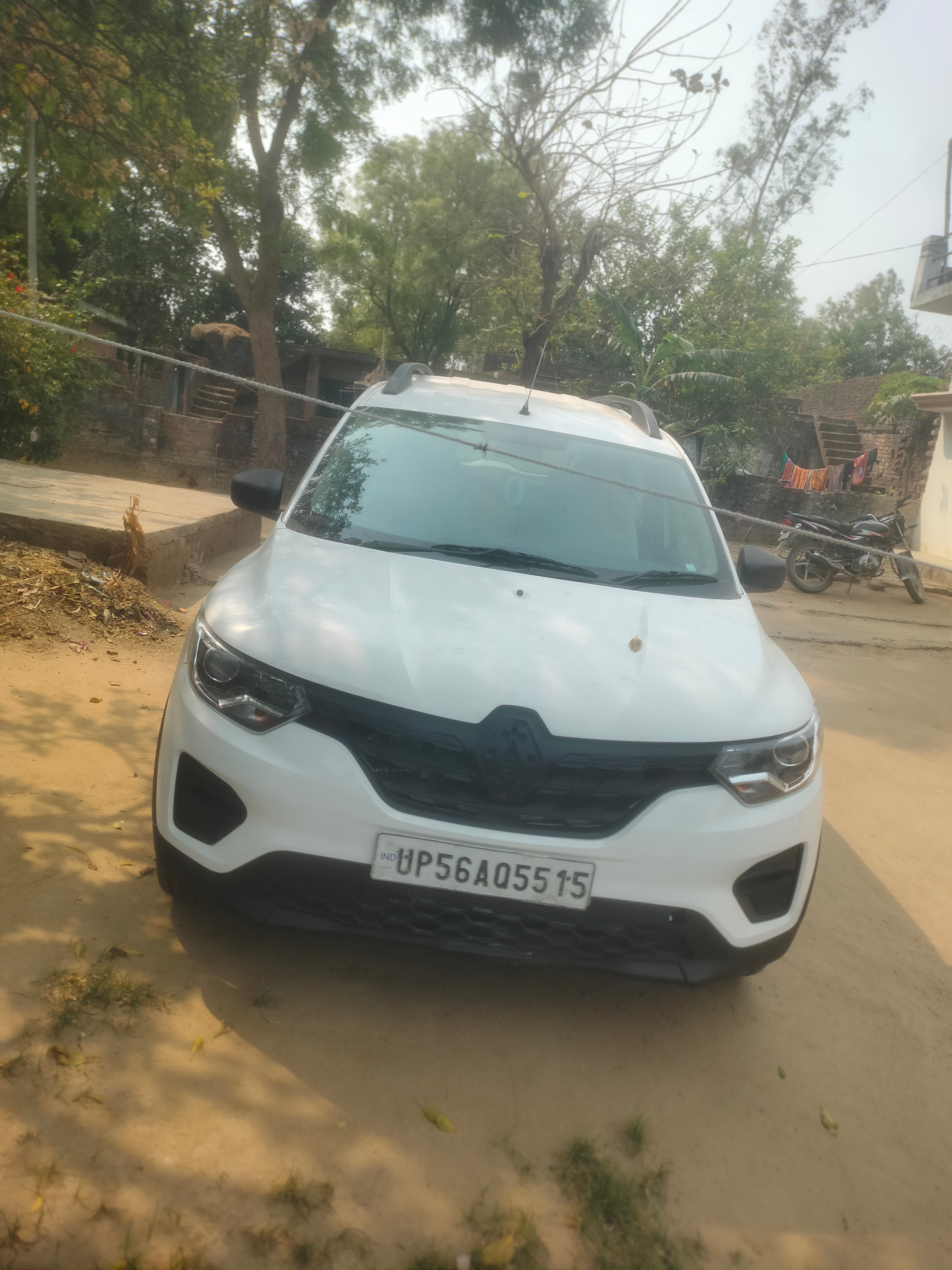 front view of a Renault Triber 2019-2024