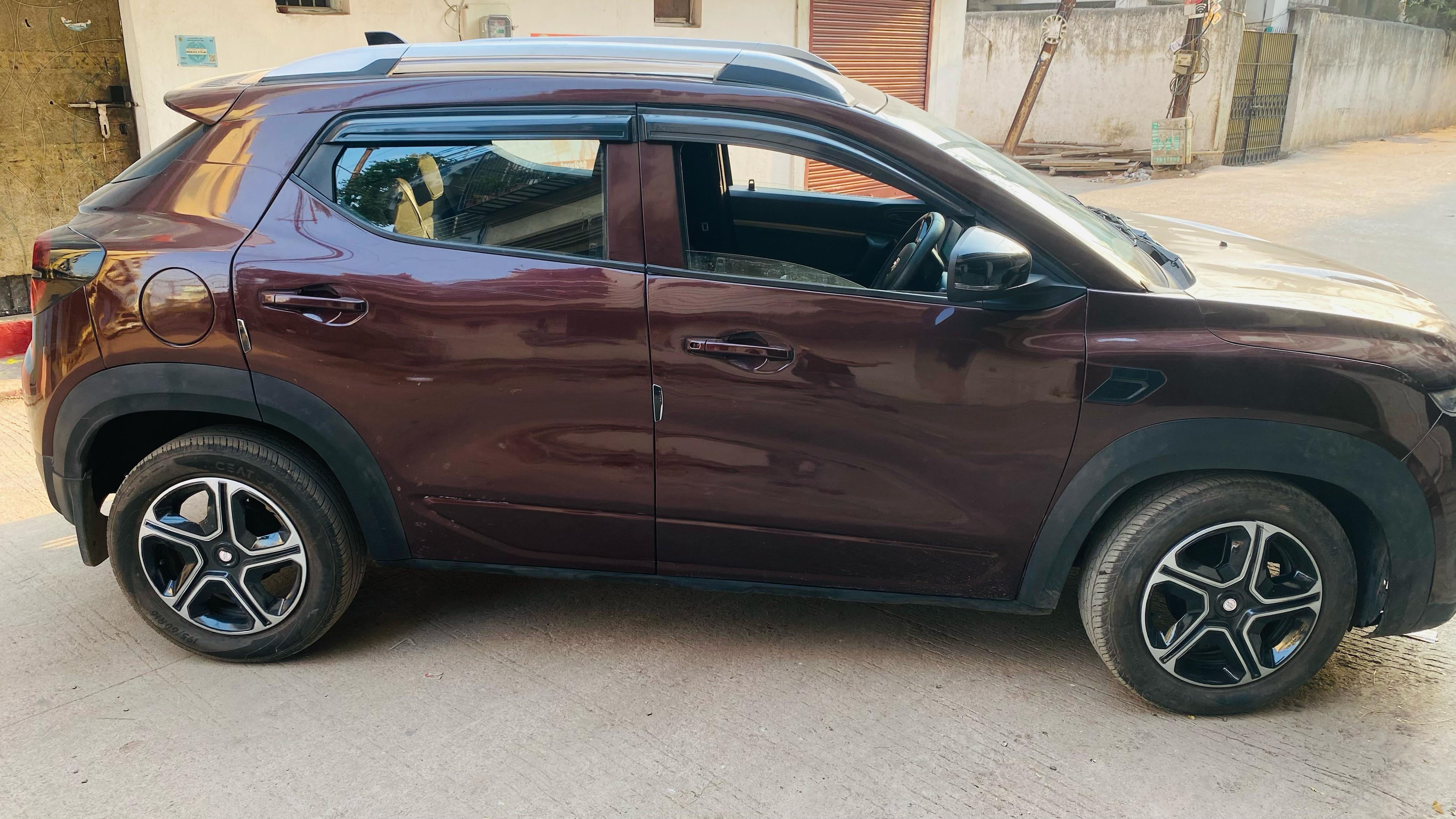 side view of a Renault Kiger 2023-2024