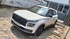 front three-quarter of a Hyundai Venue