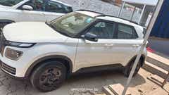 front three-quarter of a Hyundai Venue