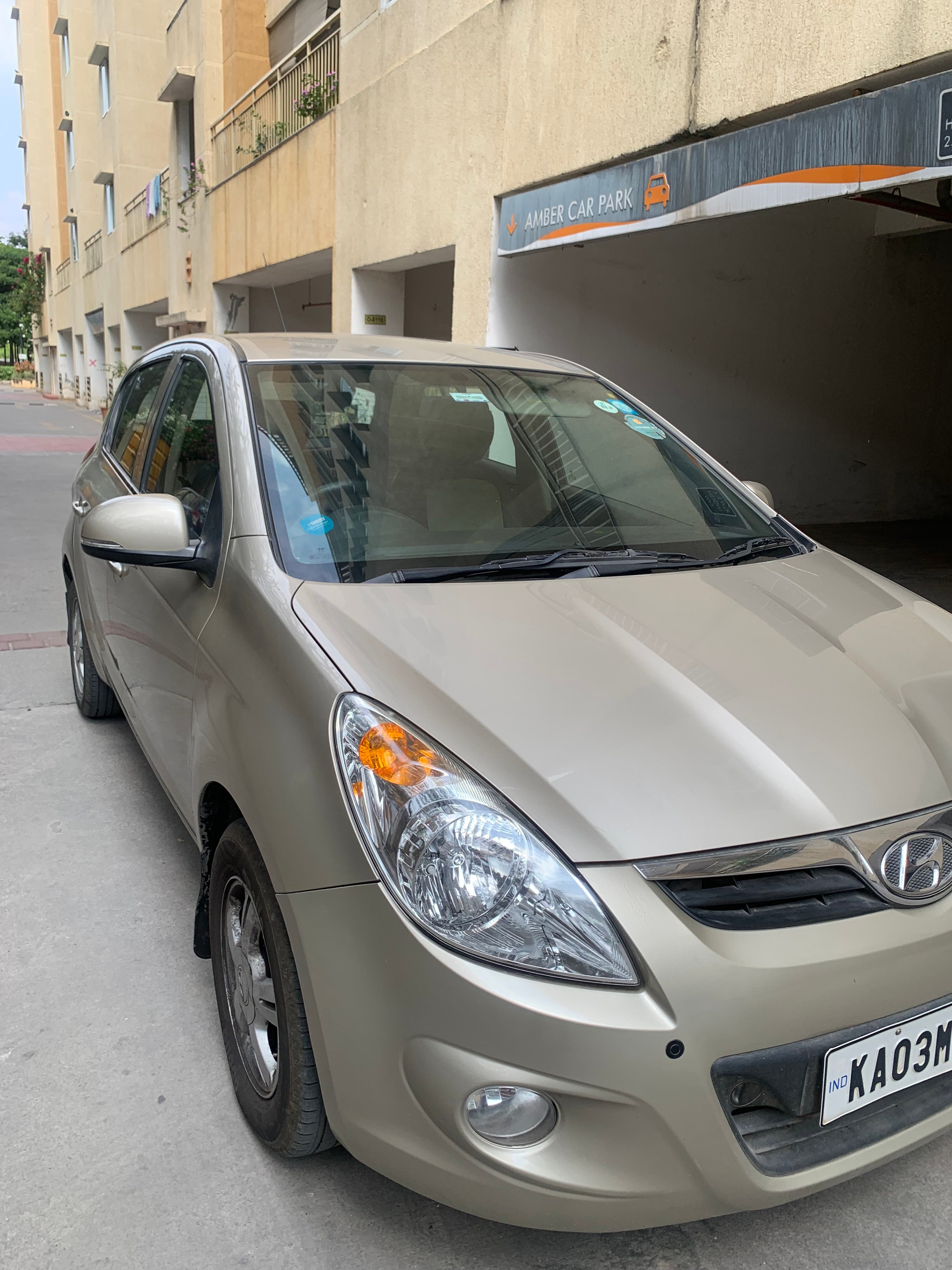 front three-quarter view of a Hyundai i20