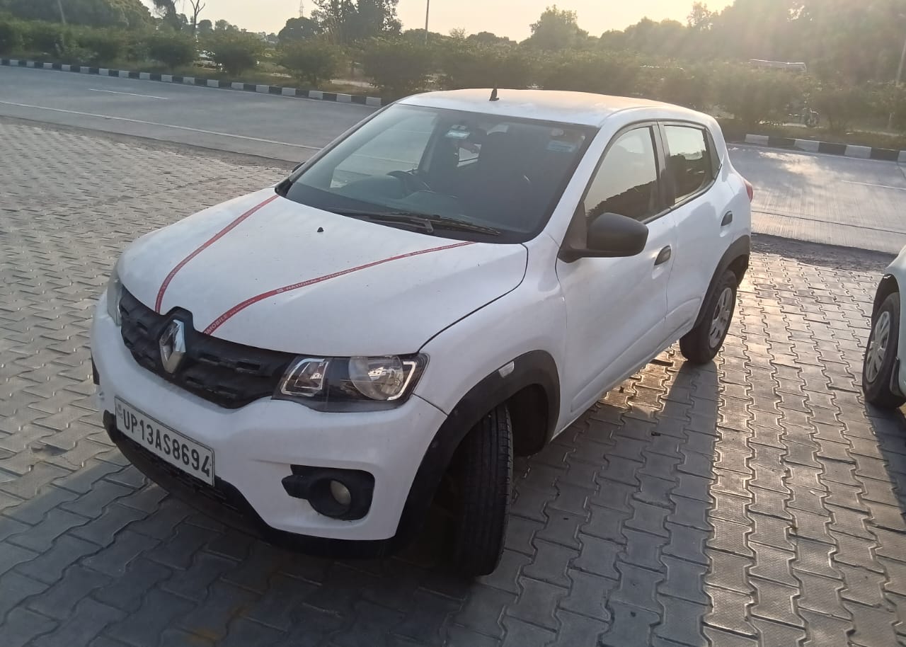 front three-quarter view of a Renault KWID