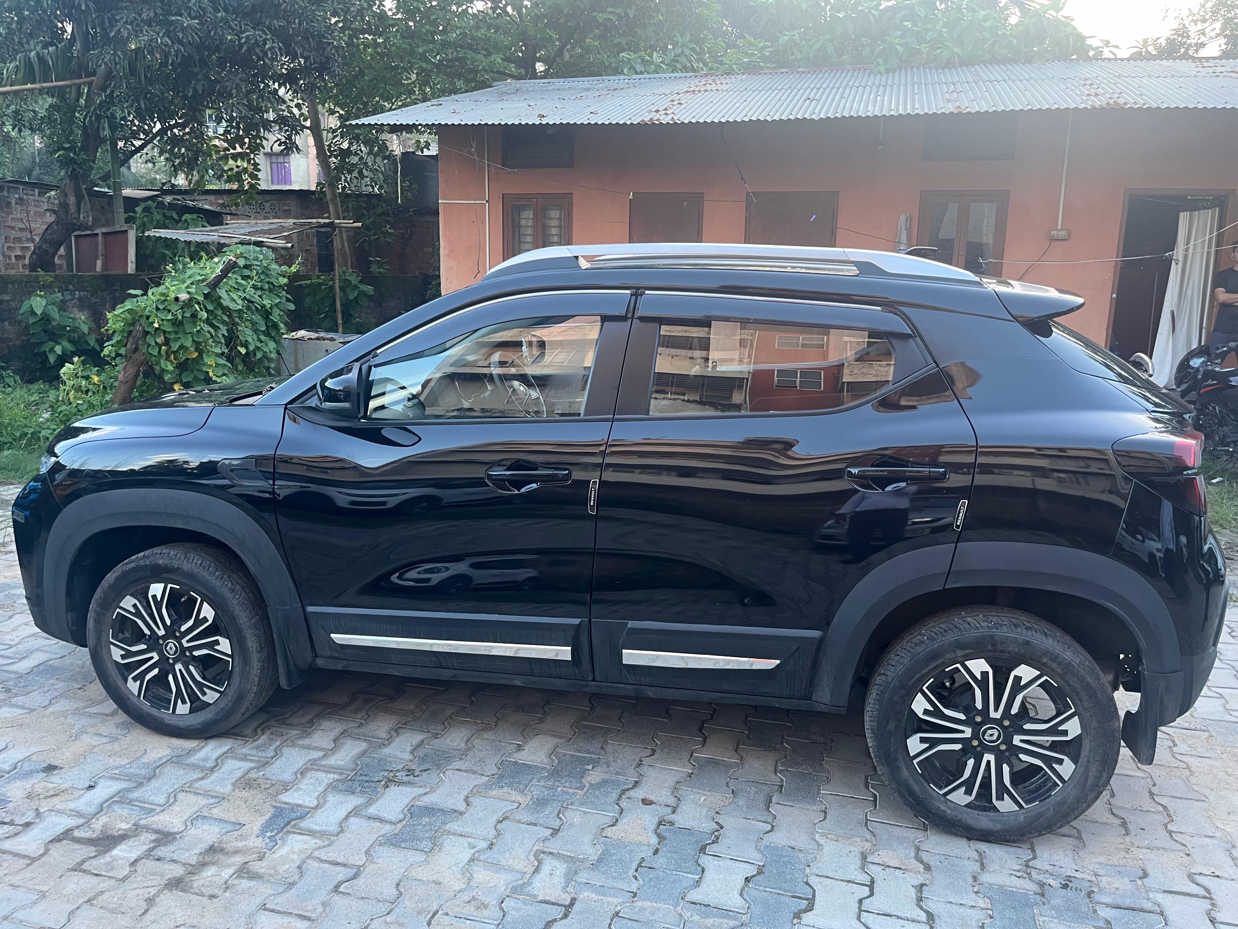 side view of a Renault Kiger 2023-2024