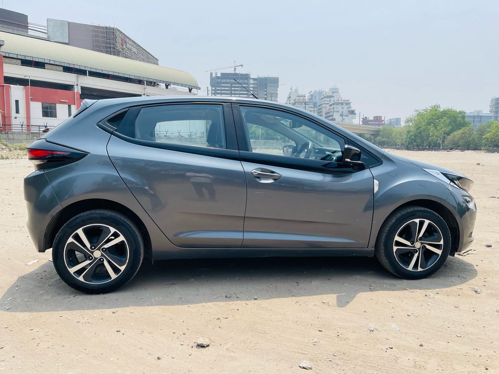 side view of a Tata Altroz 2020-2024