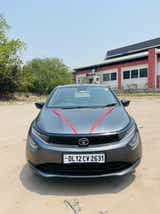 Front view of a Tata Altroz 2020-2024