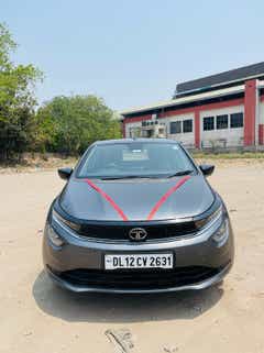 Front view of a Tata Altroz 2020-2024