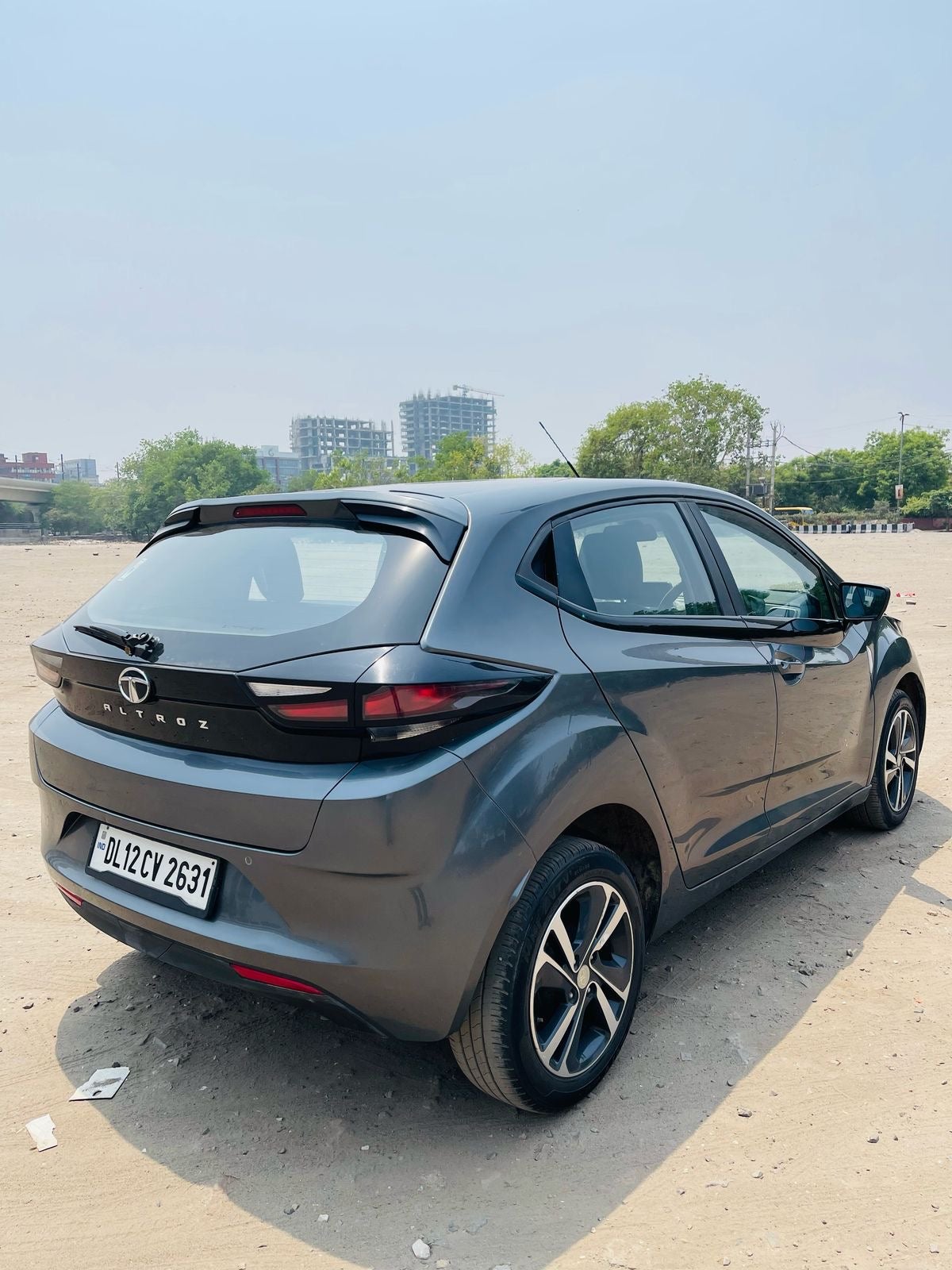 rear three-quarter of a Tata Altroz 2020-2024 in Delhi