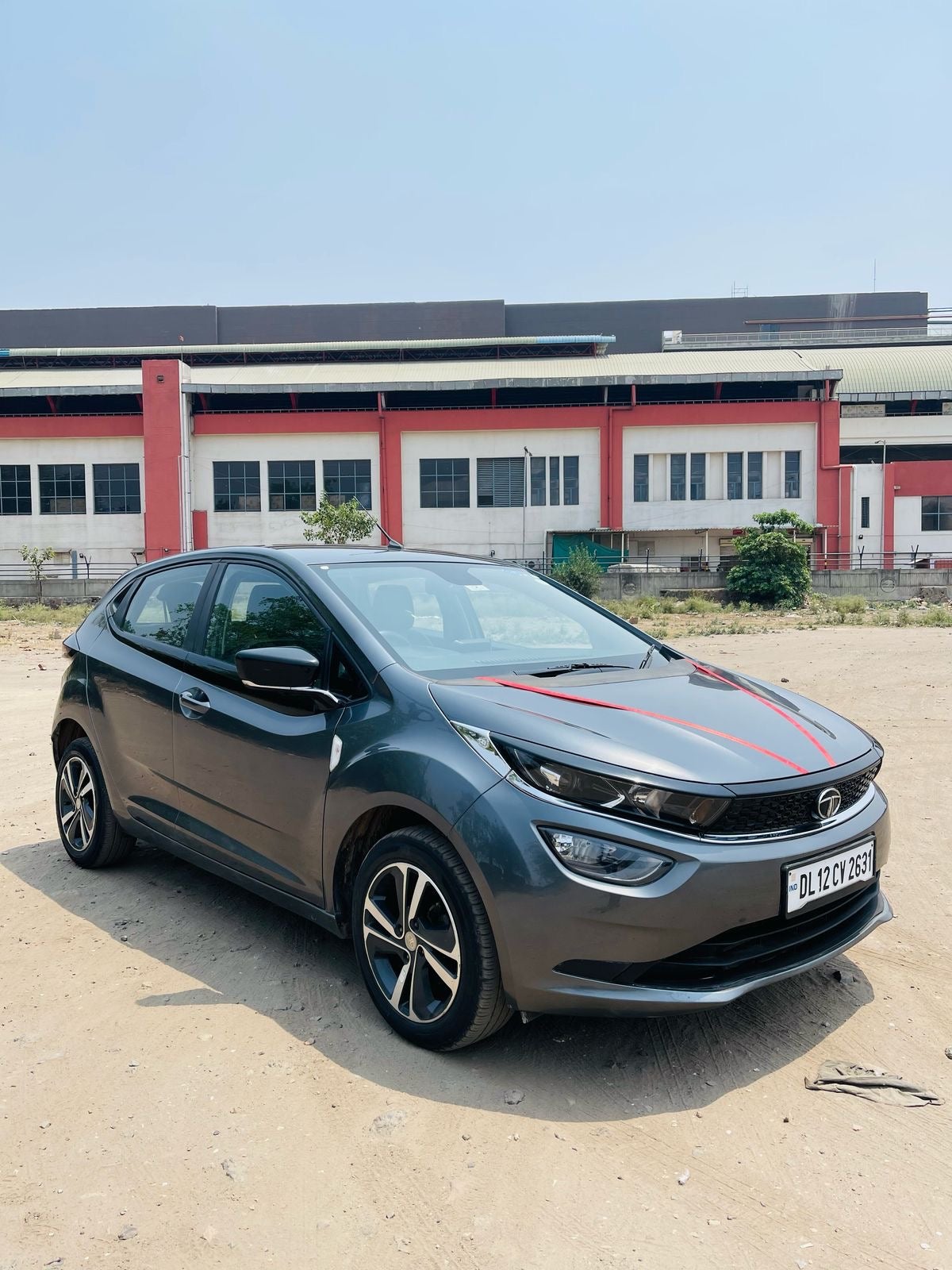 front three-quarter view of a Tata Altroz 2020-2024