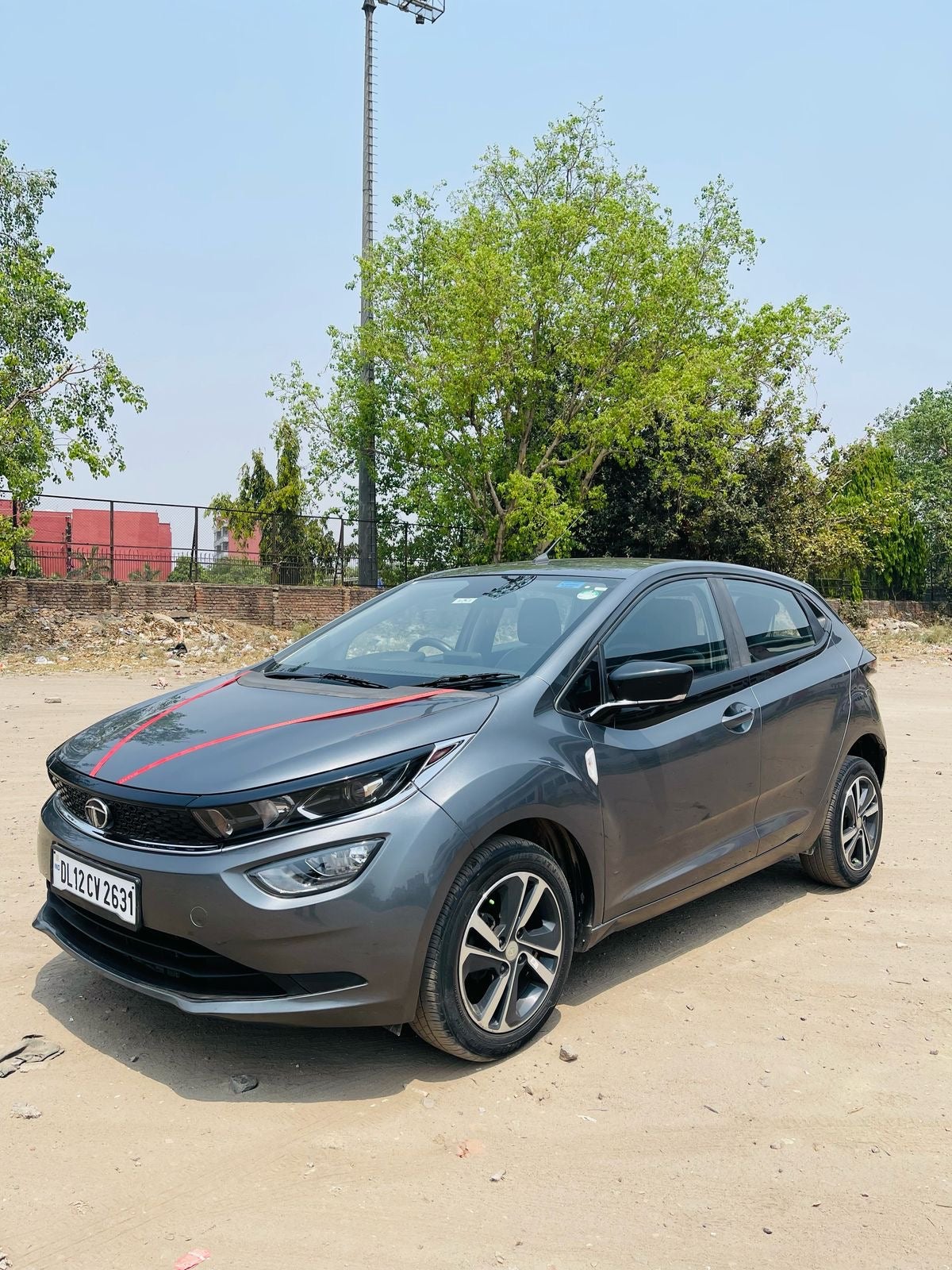 front three-quarter view of a Tata Altroz 2020-2024 in Delhi