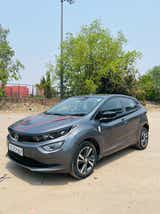 front three-quarter view of a Tata Altroz 2020-2024 in Delhi