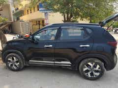 side view of a Kia Sonet