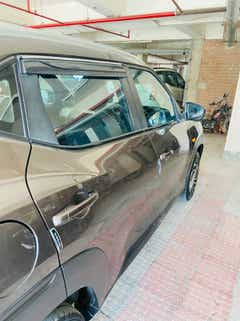 side view of a Nissan Magnite