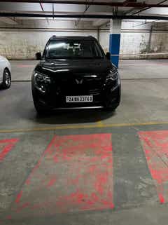 Front view of a Mahindra XUV700