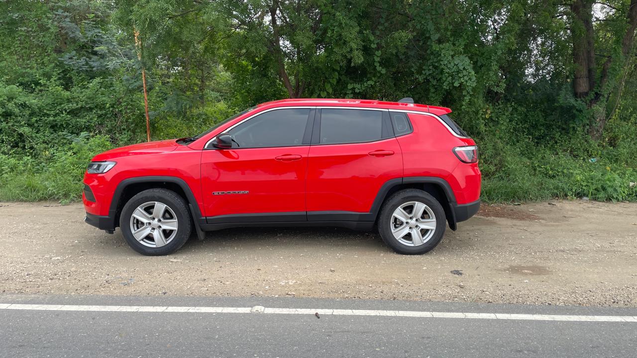 side view of a Jeep Compass