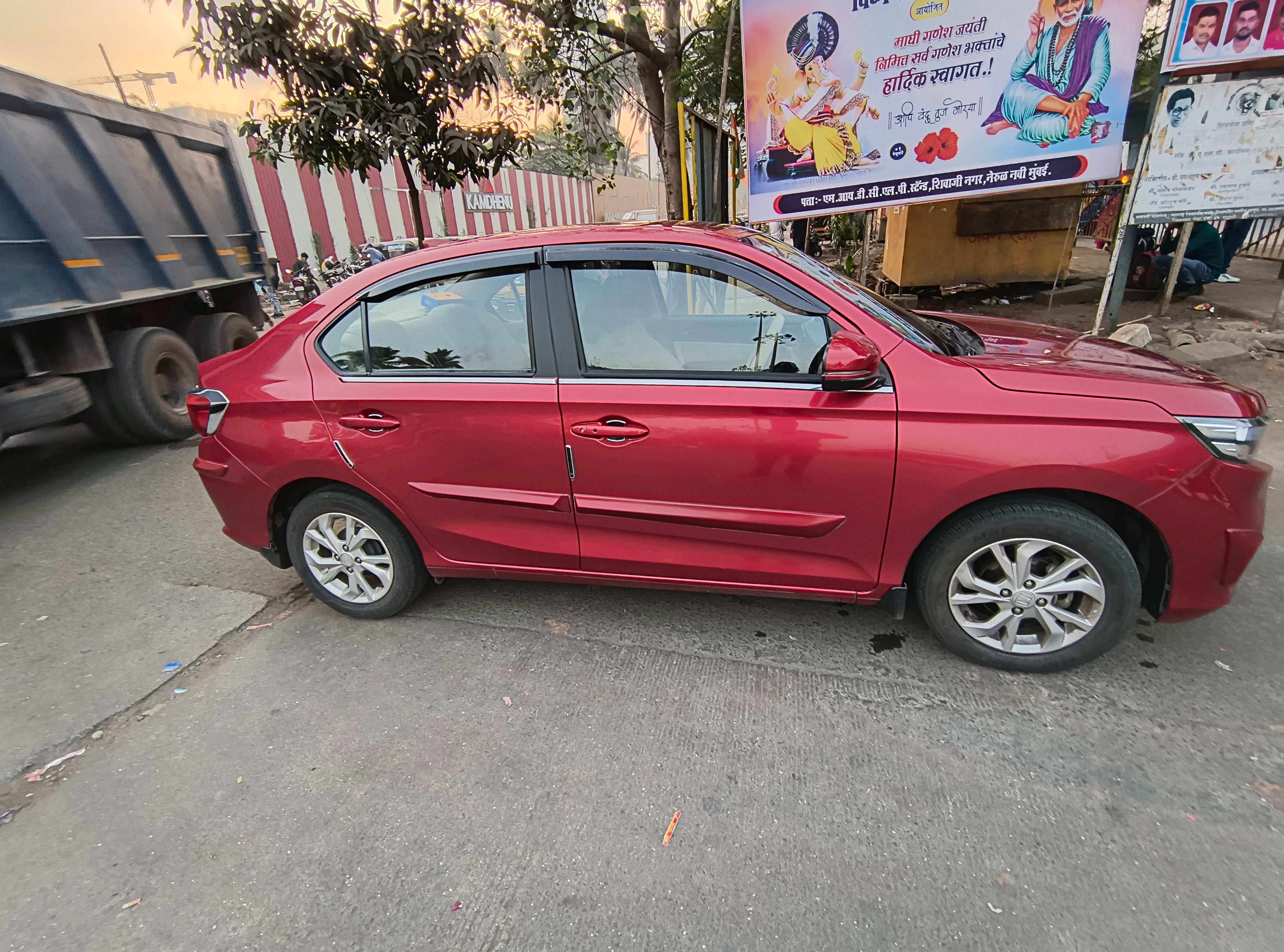 side view of a Honda Amaze 2022-2023