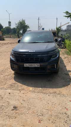 front view of a Kia Seltos