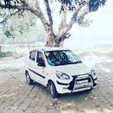 front three-quarter view of a Solid White Maruti Suzuki Alto