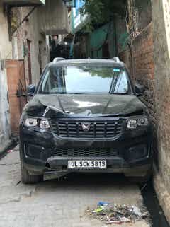 Front view of a Mahindra Scorpio-N in a narrow alley