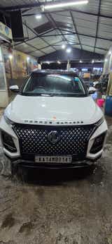 Front view of a MG Hector Plus