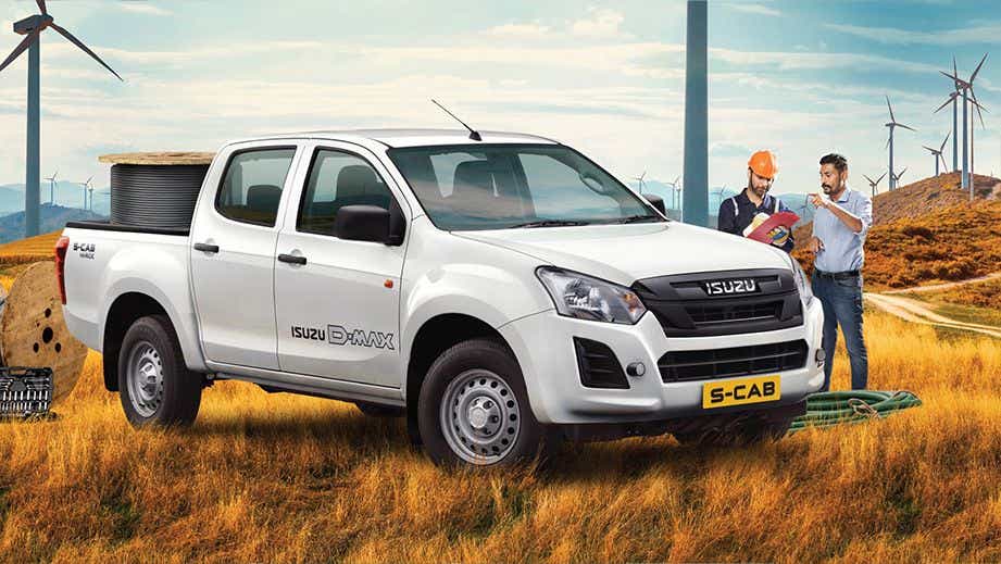 front three-quarter view of a Splash White Isuzu S-CAB
