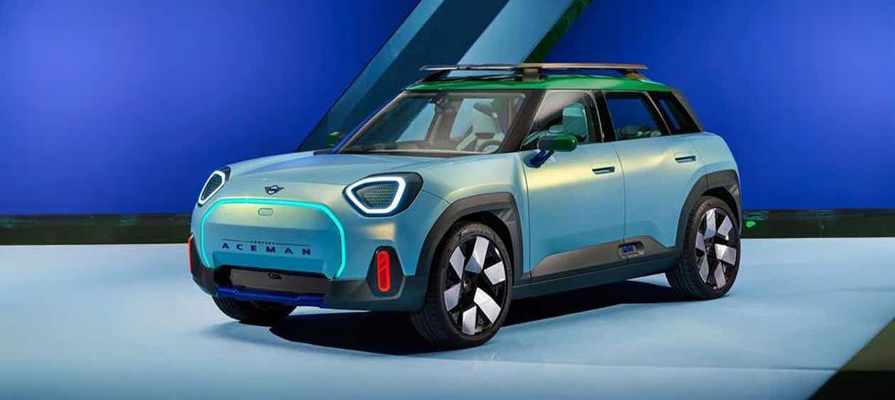 front three-quarter view of a Light Blue Mini Aceman