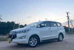 front three-quarter view of a Toyota Innova Crysta