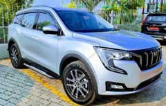 front three-quarter of a Mahindra XUV700