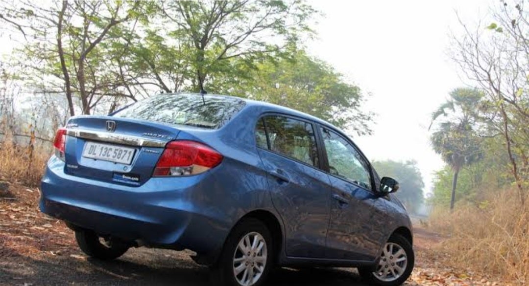 rear three-quarter of a Honda Amaze 2022-2023