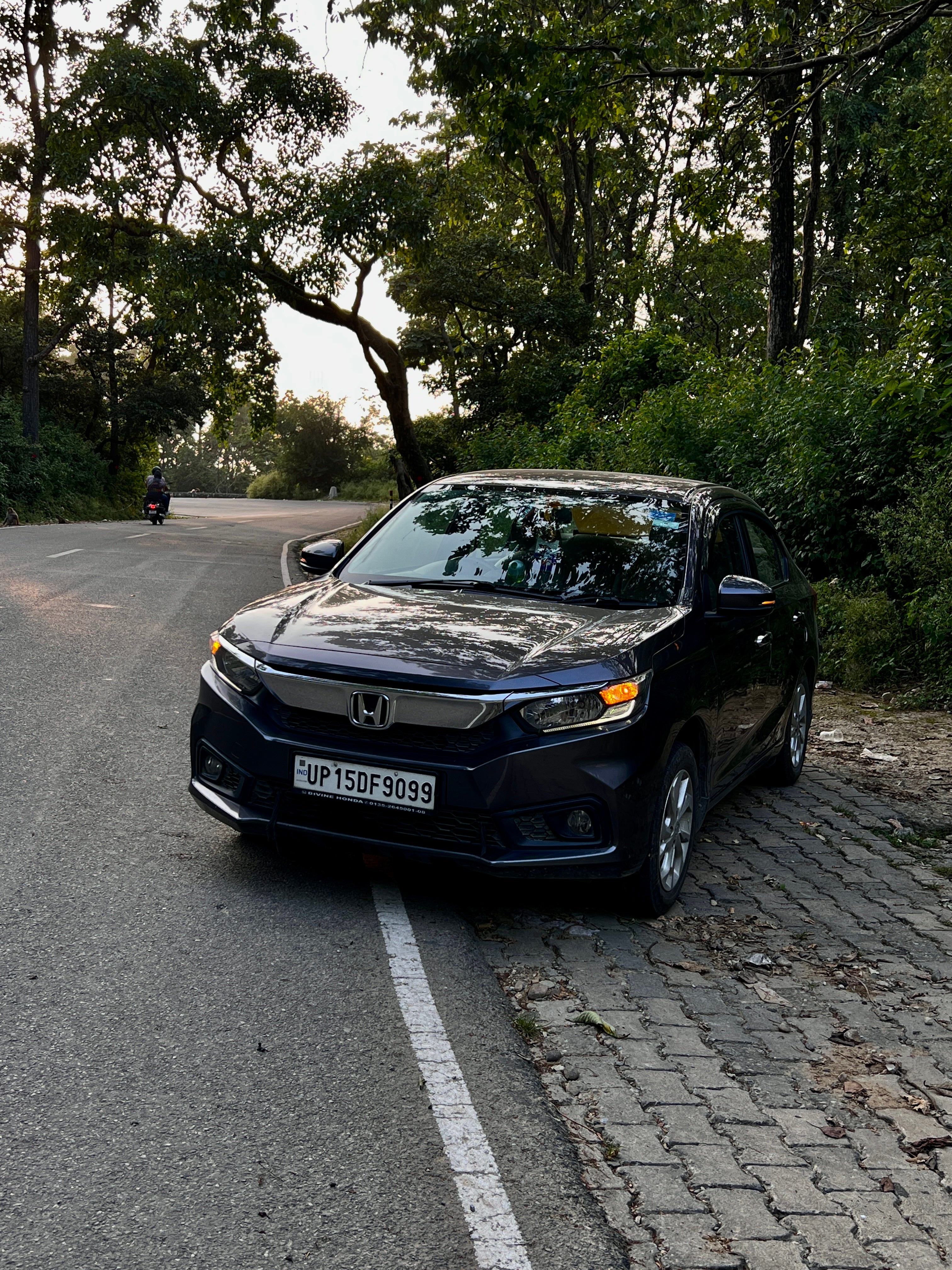 front view of a Honda Amaze 2022-2023 parked on roadside