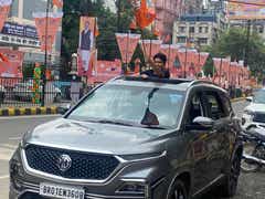 Front view of a MG Hector on a city street