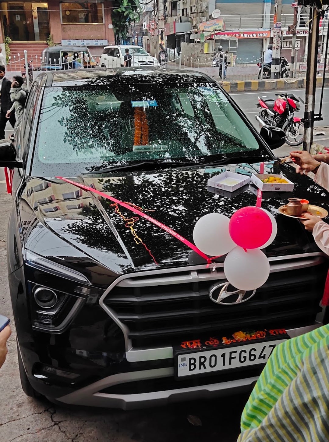 front view of a Hyundai Creta 2018-2023 decorated for a ceremony