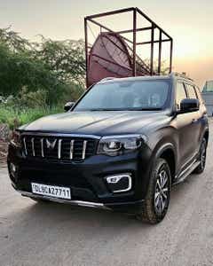 front three-quarter of a Mahindra Scorpio-N