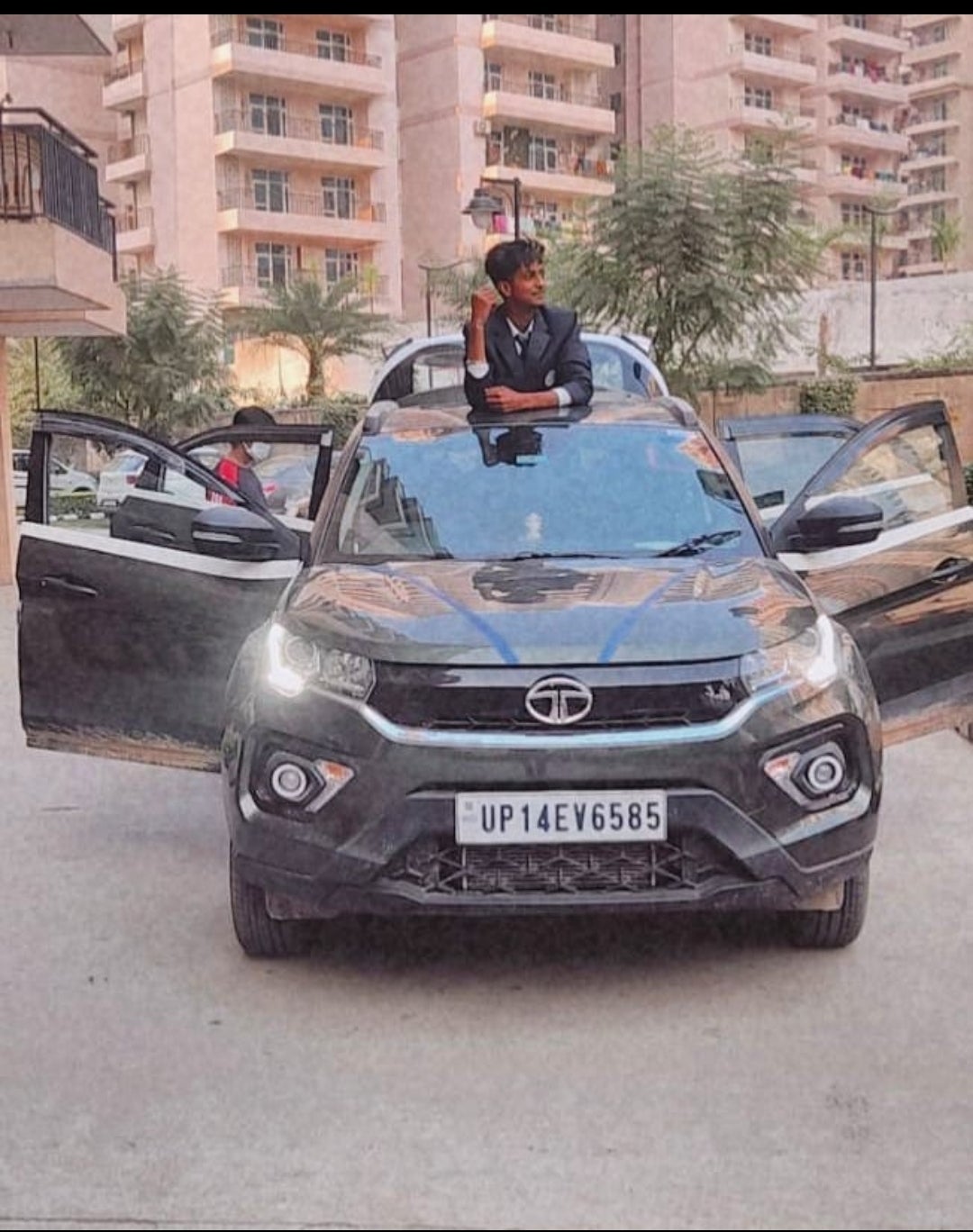 front view of a Tata Nexon 2017-2023