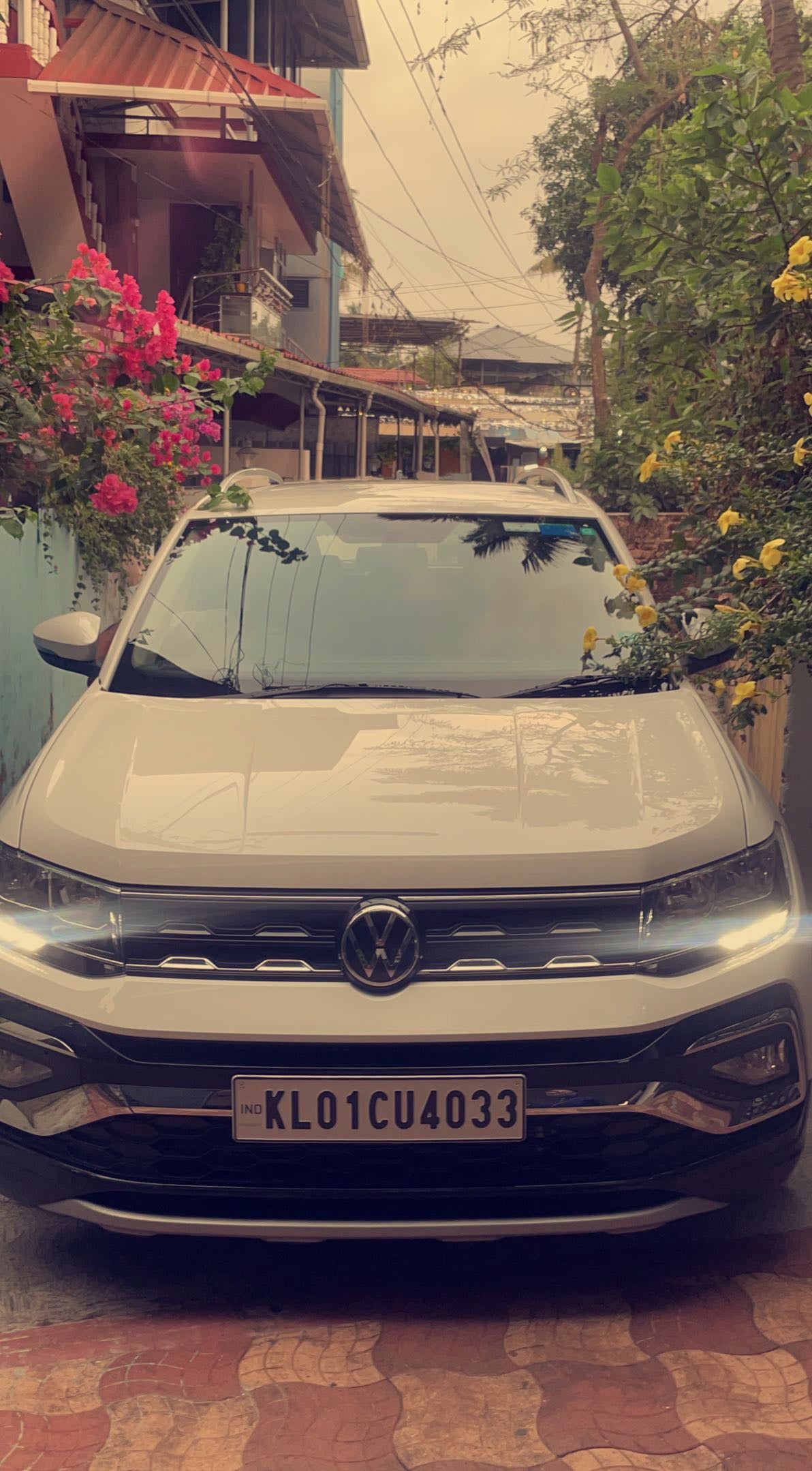 front view of a Volkswagen Tiguan 2021-2024