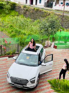 Front view of a Hyundai Creta 2018-2023 with sunroof open